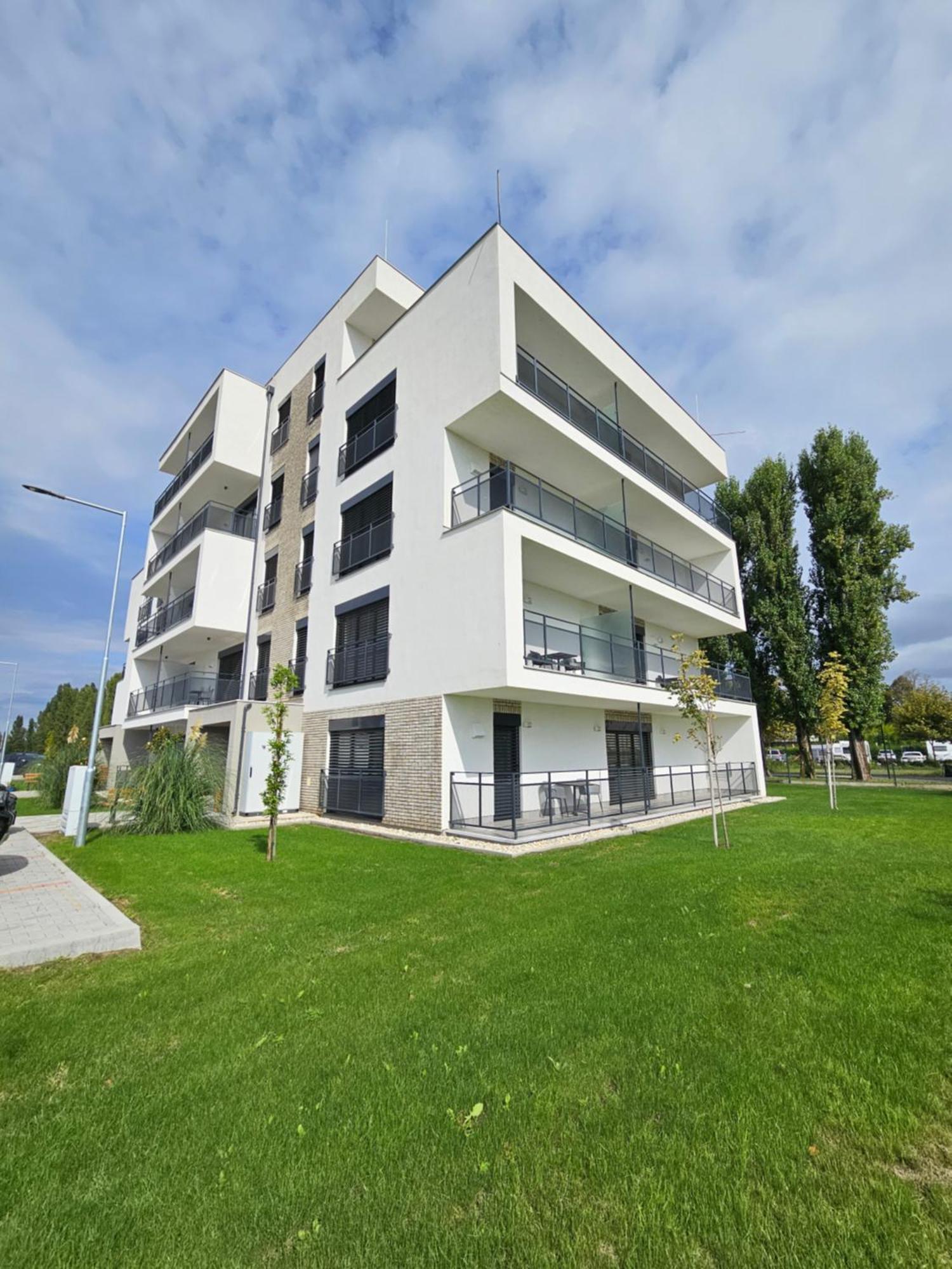 Harmonia Riva Apartman B11 Dunajská Streda Exterior foto